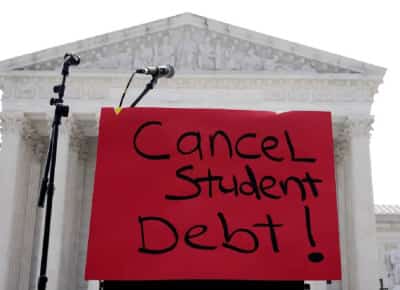 ממשל טראמפ מפתיע: מוחק חובות סטודנטים במיליארדים