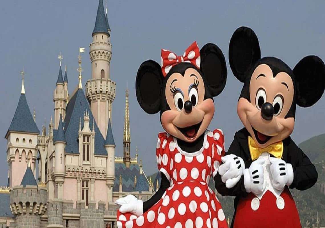 דיסני וורלד מכריחה את עובדיה להתחסן - אז הם פותחים במחאה