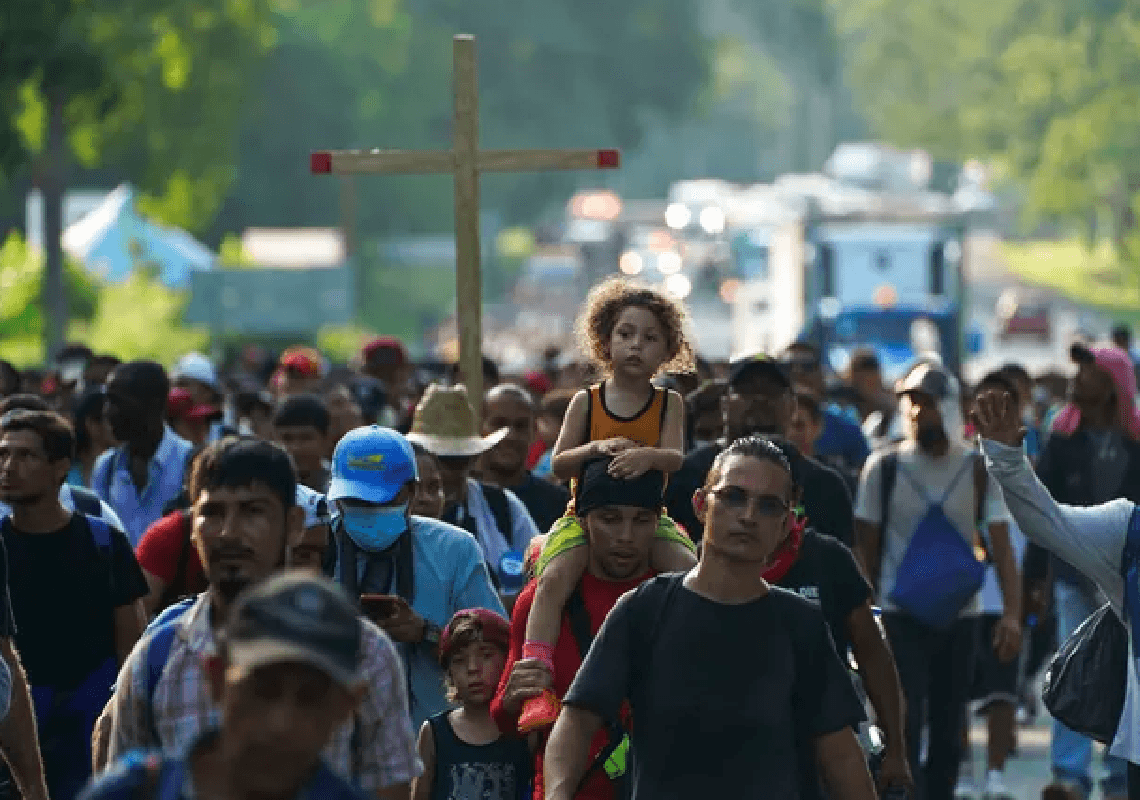 מקצרים את הדרך: שיירת המהגרים ממקסיקו פונה לכיוון גבול ארה"ב