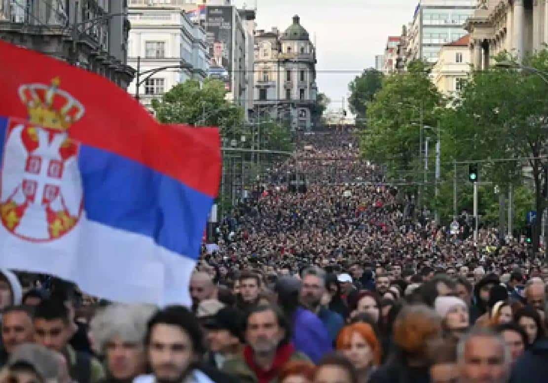 "ארה"ב מבצעת ניסיון הפיכה בסרביה"