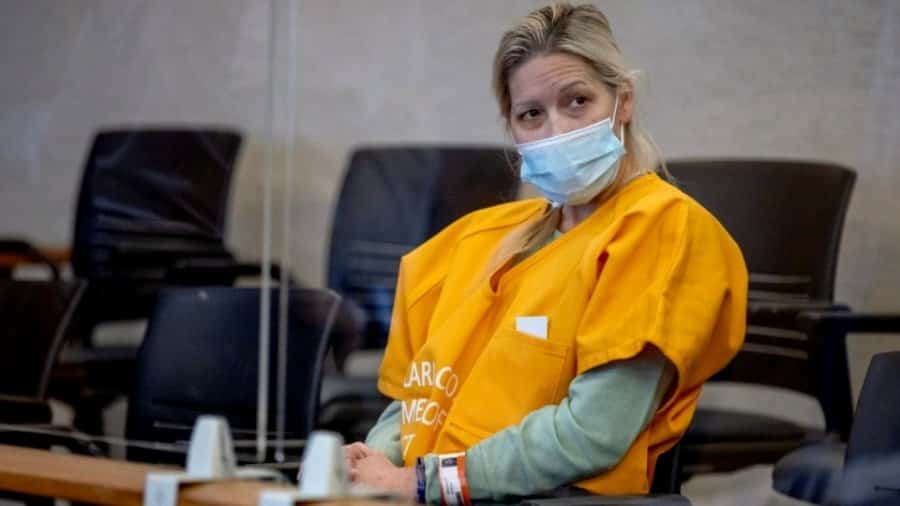 אמא מקליפורניה שאירגנה אורגיות מתודלקות באלכוהול למתבגרים הותקפה בכלא