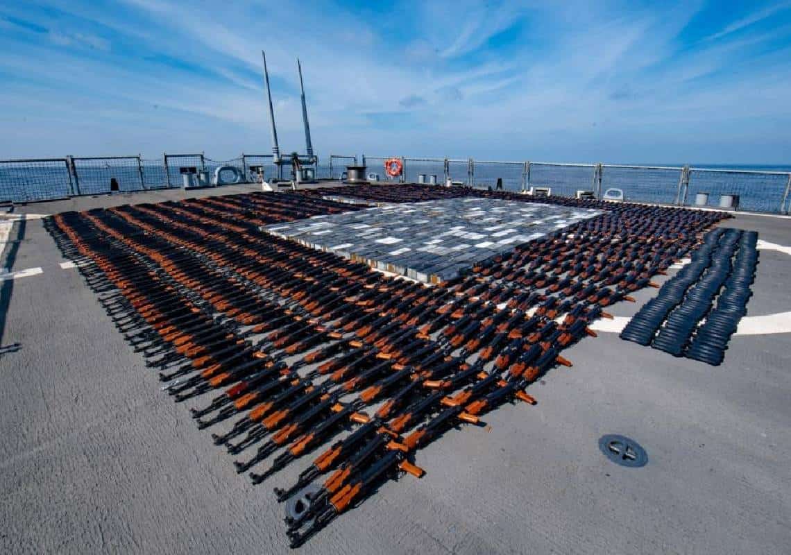 1,400 רובים ומאות ארגזי תחמושת: חיל הים האמריקאי החרים משלוח נשק איראני