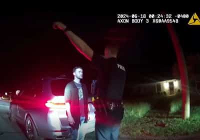 ג'סטין טימברלייק לא רצה שנראה את זה: פורסם סרטון המעצר שלו בגין נהיגה בשכרות