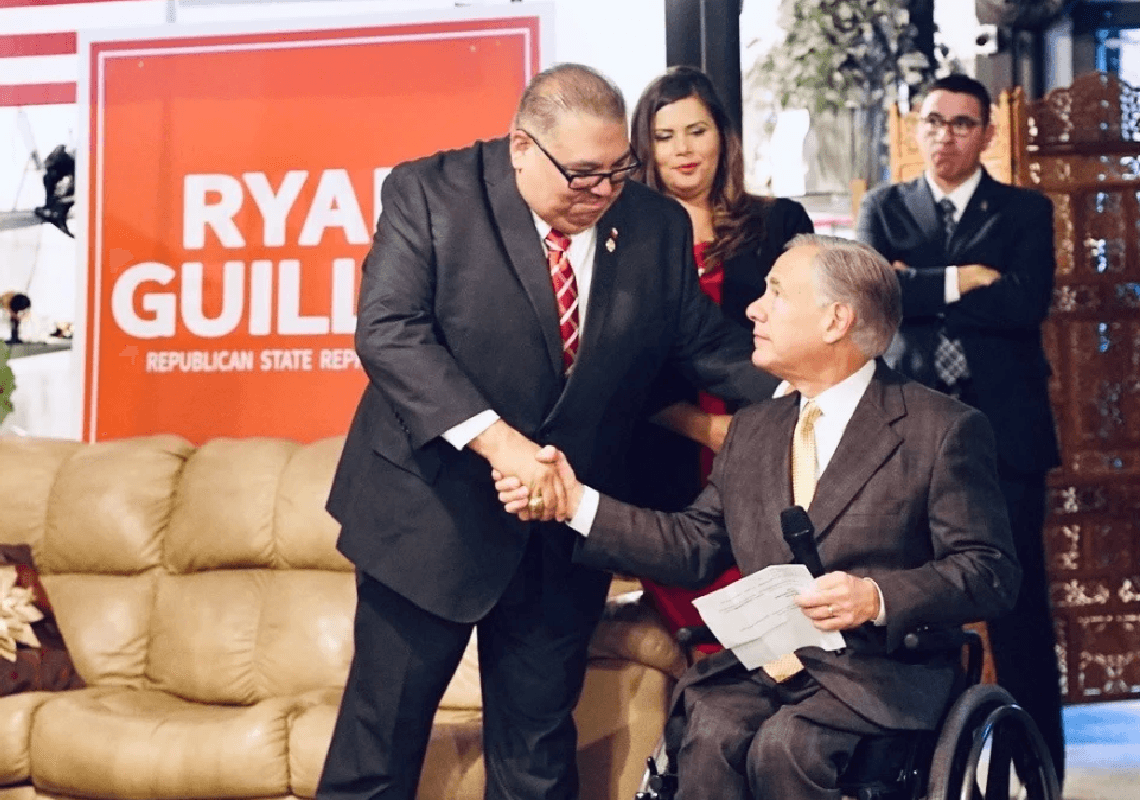 "בגלל הכאוס בגבול": דמוקרט מטקסס הודיע כי הוא עובר למפלגה הרפובליקנית