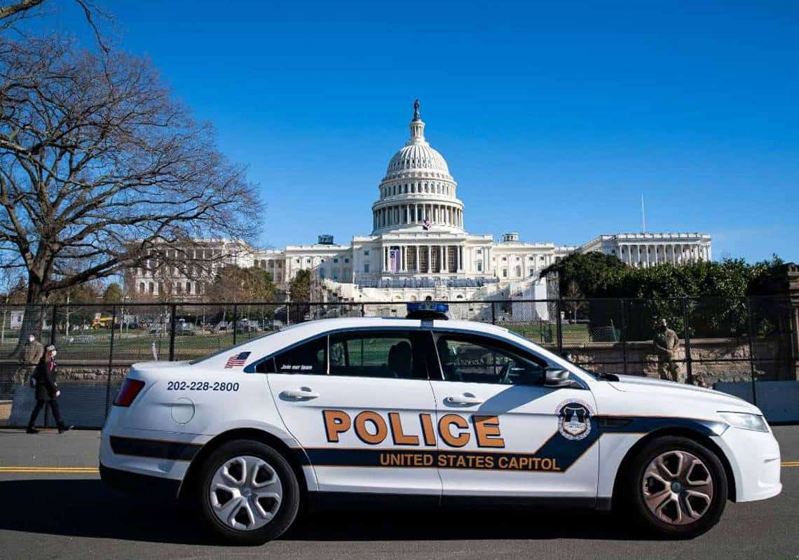 בהלה בגעת הקפיטול: גבר חמוש באקדח ושתי מחסניות נעצר בסמוך לבניין הקונגרס