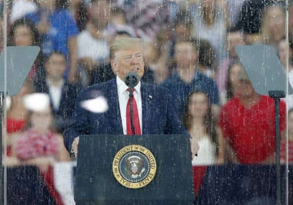 "מתכנסים ביחד כאומה אחת": רבבות בחגיגות העצמאות בוושינגטון