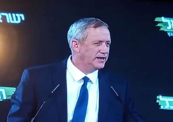 גנץ נוקט עמדה: ישיבה עם נתניהו אינה עומדת על הפרק