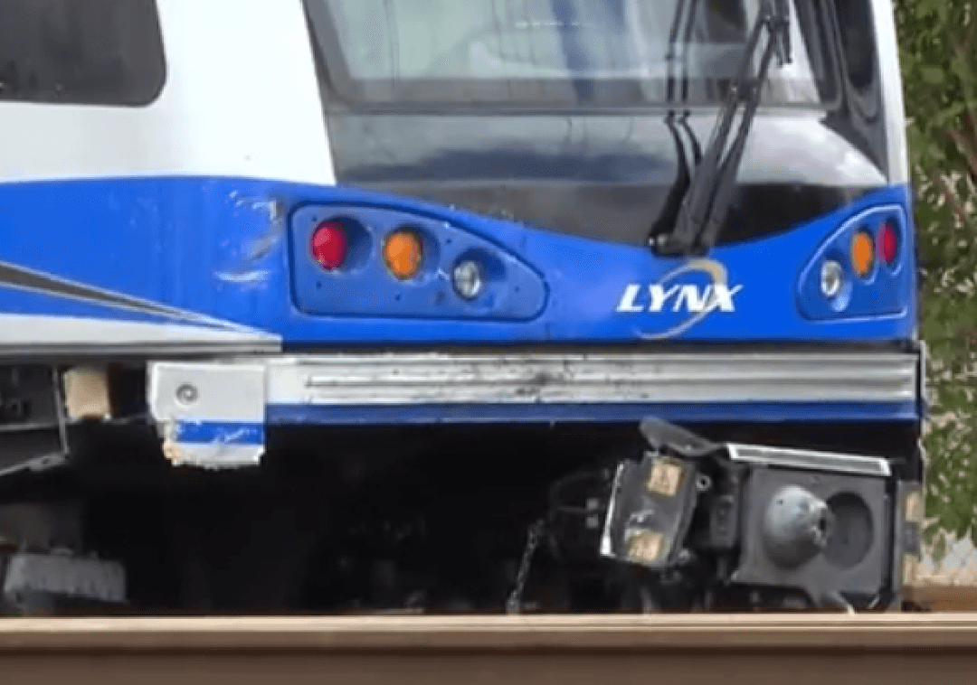 טרגדיה מחרידה: שני צעירים נהרגו מפגיעת רכבת – בזמן שערכו אזכרה לאחיהם שמת בדיוק באותו המקום