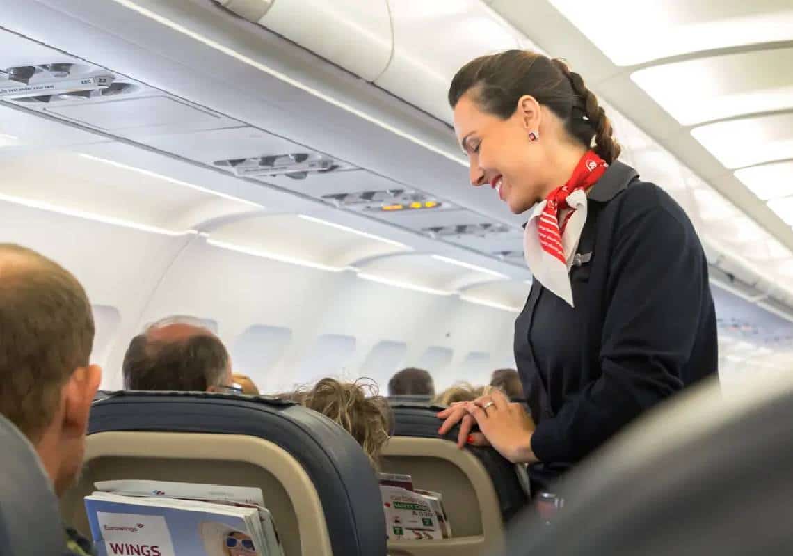 "אני דיילת ואנחנו תמיד משקרים כשנוסעים שואלים את השאלה הזו"