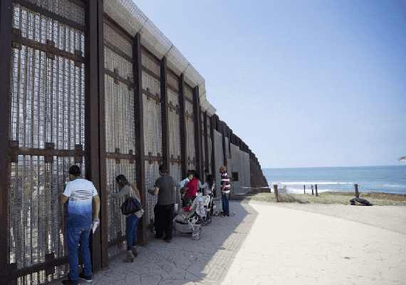 סן דייגו תדרוש מקבלנים לחשוף מעורבות בבניית חומת הגבול