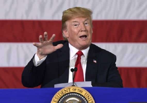 טראמפ  ביקר בקליפורניה, נפגש עם ניצולי השריפות. "רוצים יערות בטוחים"