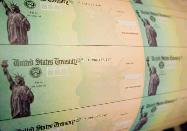 ברגע האחרון: צ'ק 1,200 דולר לכל תושב עמד לצאת לדרך, טראמפ הודיע על עצירת המהלך