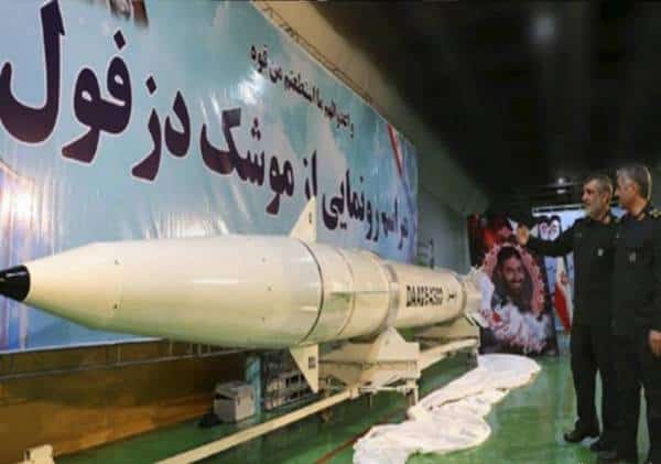 איראן מתגרה בארה"ב: מציגה תמרונים באוקיינוס ההודי תוך שימוש בטילים ימיים חדשים