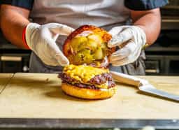 ההמבורגר כבר לא מאכל עממי: אמריקה משלמת מחיר שיא
