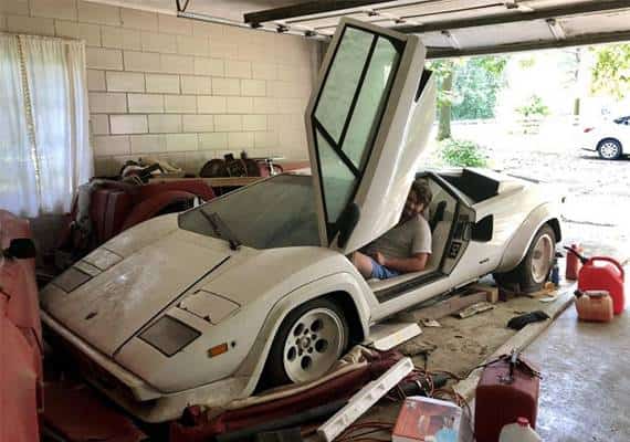 עזר לסבתו בניקיון המחסן, וגילה למבורגיני נדירה ביותר