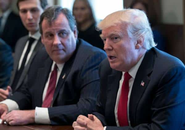 מושל ניו ג'רזי לשעבר תוקף: "עורכי הדין של הנשיא הפכו לבושה לאומית"