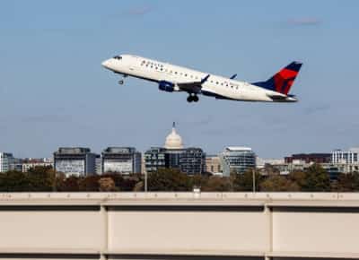 השמיים נשארים סגורים: למרות ההסכם בסנאט לסיום השבתת המממשל – רשות התעופה מחריפה את ביטולי הטיסות עד 10%