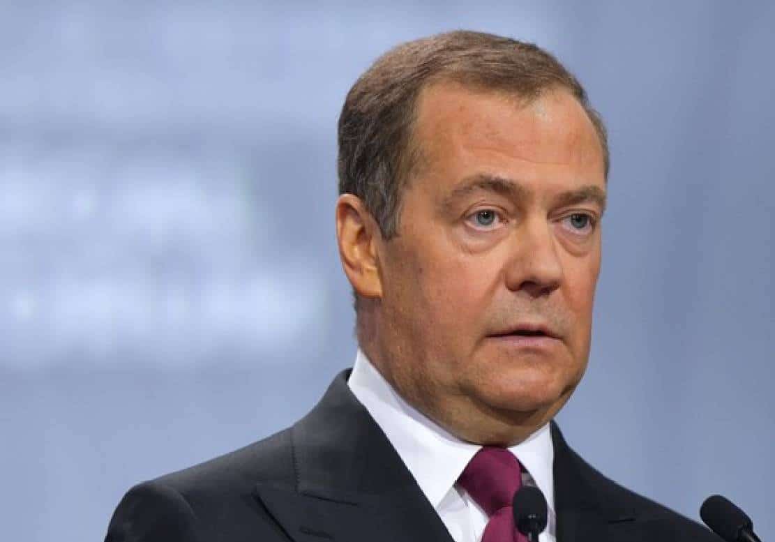 נשיא רוסיה לשעבר: "זלנסקי יגמור בדיוק כמו היטלר"