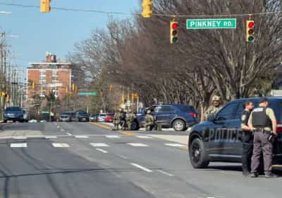ירי סמוך לבית כנסת בבולטימור: שוטר ואדם חשוד נפצעו