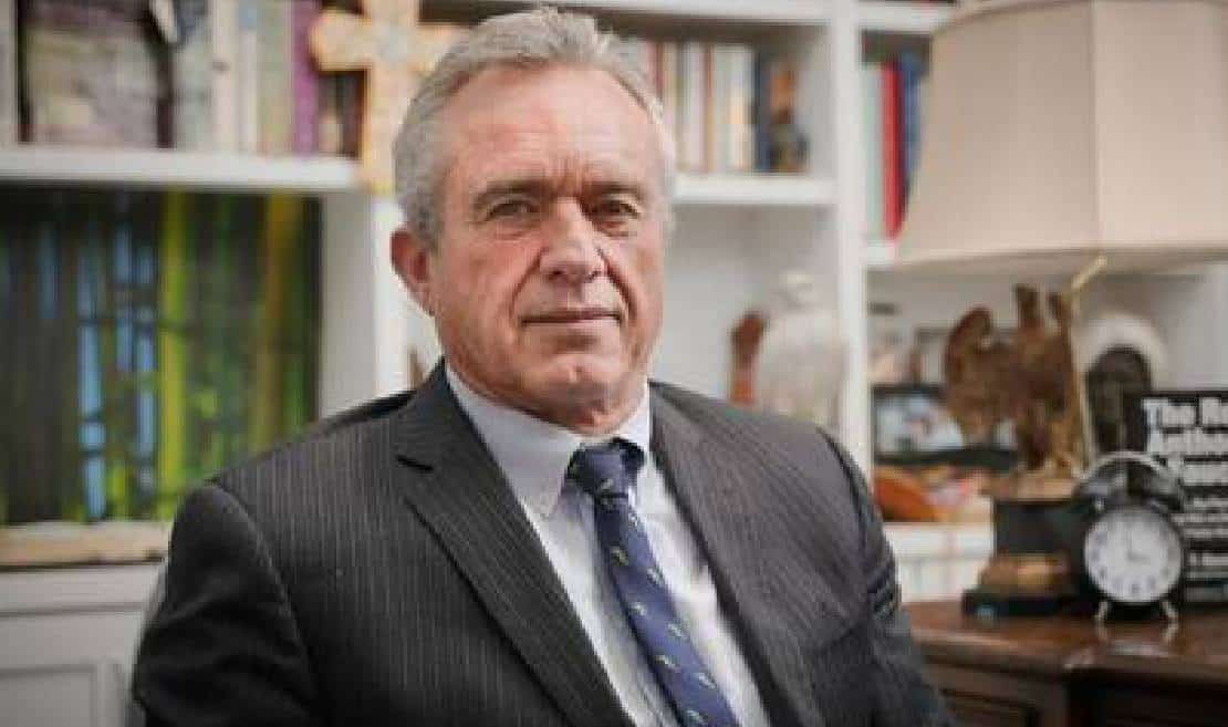 טאקר קרלסון: "בובי קנדי מנצח - כולם מפחדים ממנו"