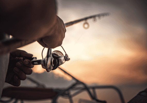 חיפש דגים - מצא קוקאין: דייג מפלורידה קיז העלה בחכתו חבילה מפתיעה