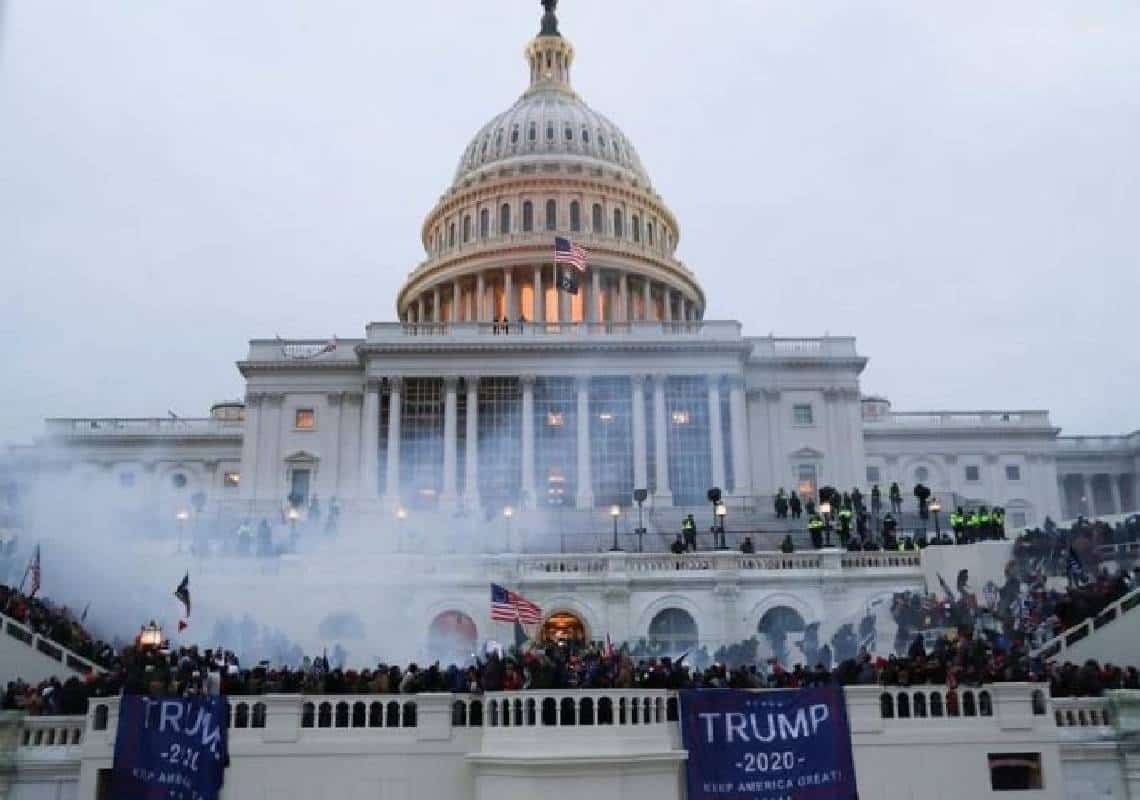 חשיפה: בכיר לשעבר בעל סיווג מיוחד שעבד ב-FBI לקח חלק מרכזי בהתפרעויות בבניין הקפיטול
