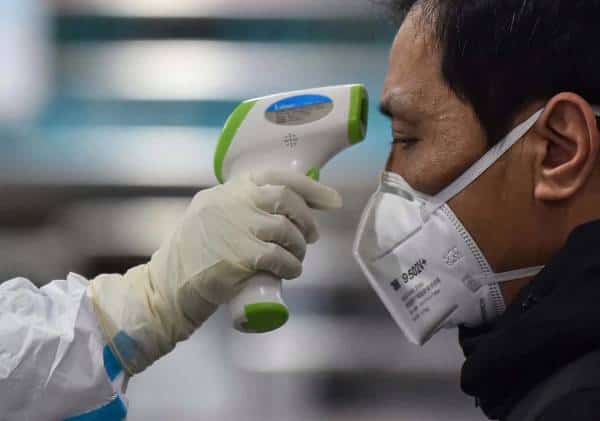 מגפת הקורונה: מניין ההרוגים ממשיך לטפס, חשש מפני עשרות אלפי נדבקים נוספים