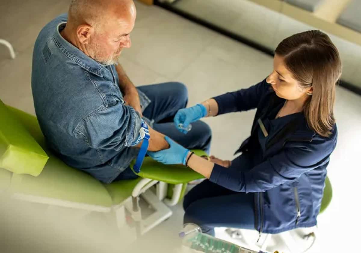 בדיקת הדם שתשנה את הכל? צעד חדש בדרך לגילוי מוקדם של אלצהיימר