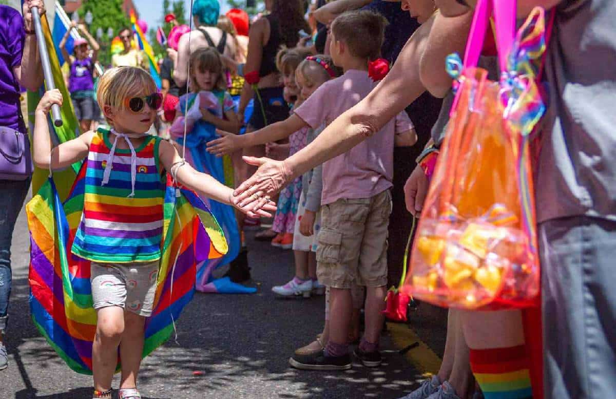 פלורידה: ‏ארגון להט"ב ביטל מצעד גאווה לאחר שנאסרה הכניסה לילדים‏
