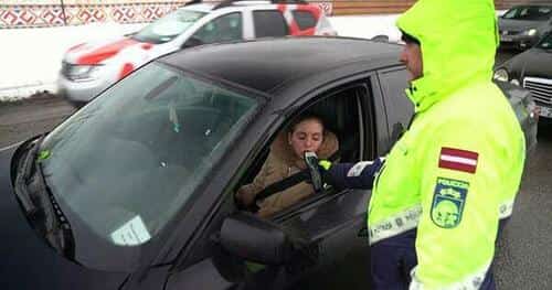 המדינה הזו שולחת מכוניות של נהגים שיכורים לאוקראינה‏