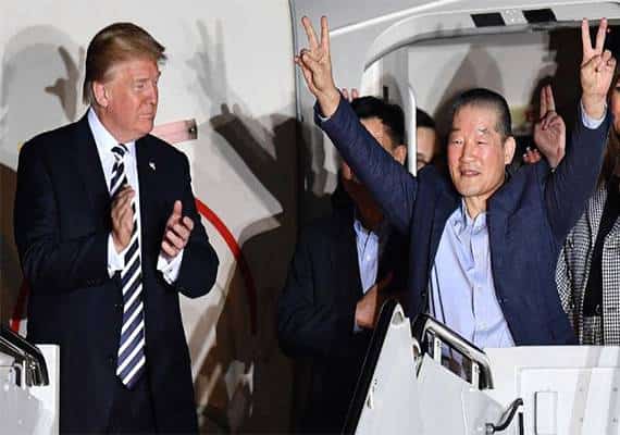 במעמד נשיא ארצות הברית, נחתו לפנות בוקר האסירים האמריקאיים מצפון קוריאה