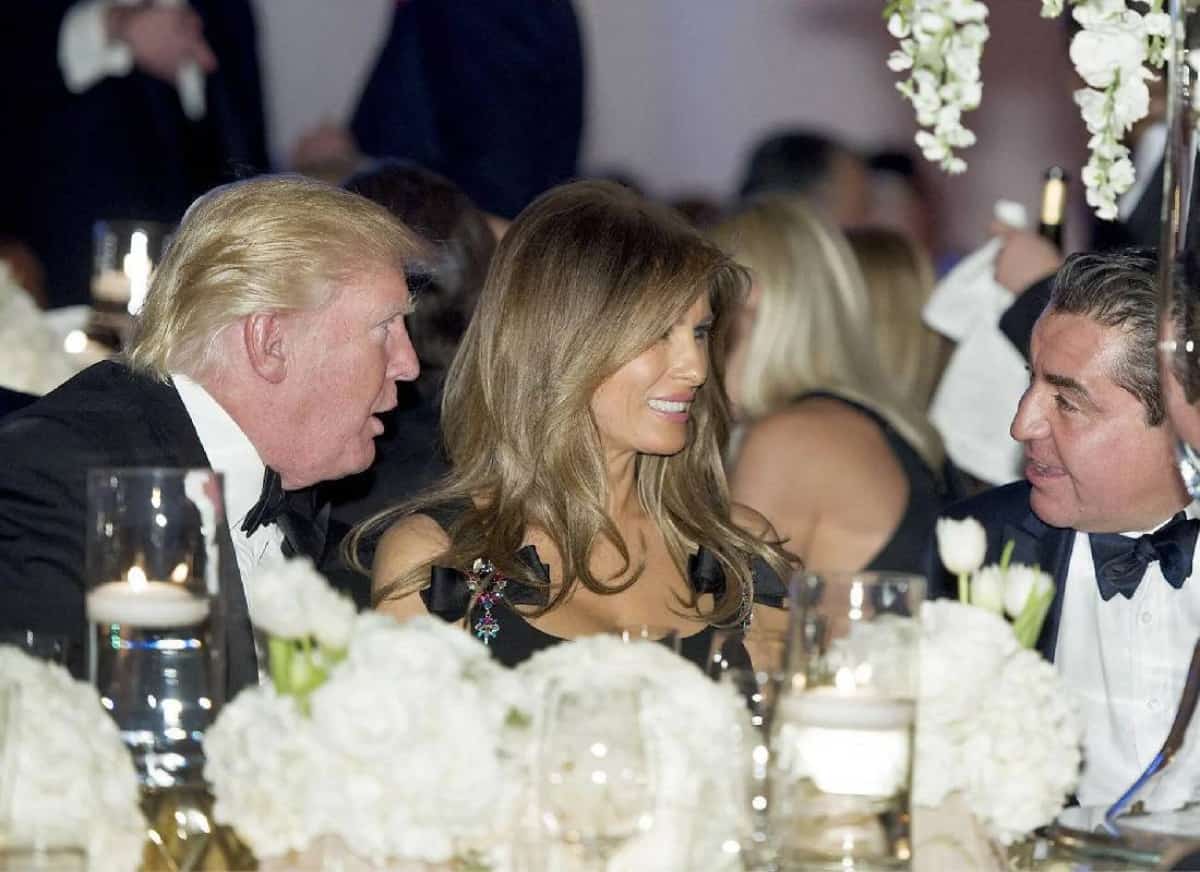 חבר של טראמפ ביקש מרשויות ההגירה לעצור את אם ילדו — ופקיד בכיר נרתם לעזור 