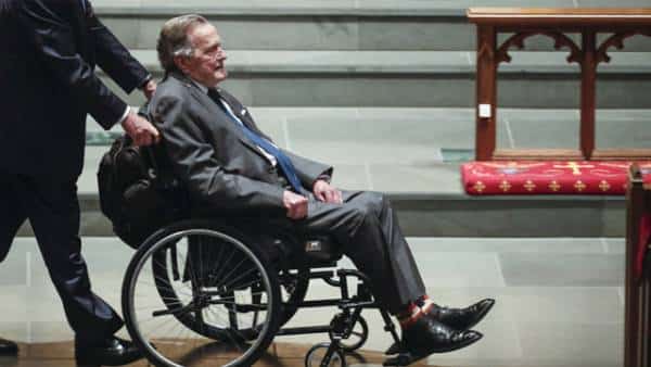 ג'ורג' בוש האב הועבר לטיפול נמרץ