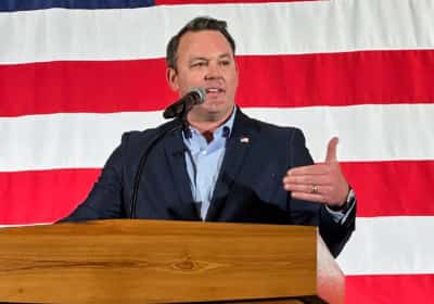 מישהו שפך חמישה מיליון דולר על קמפיין אנונימי נגד מועמד רפובליקני - ואף אחד לא יודע מי