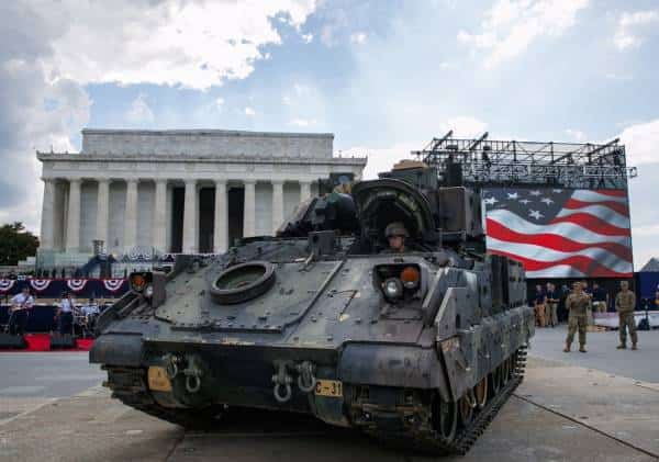 לקראת חגיגות העצמאות: "הנשיא טראמפ אוהב את המדינה ולא מתכוון להתנצל"