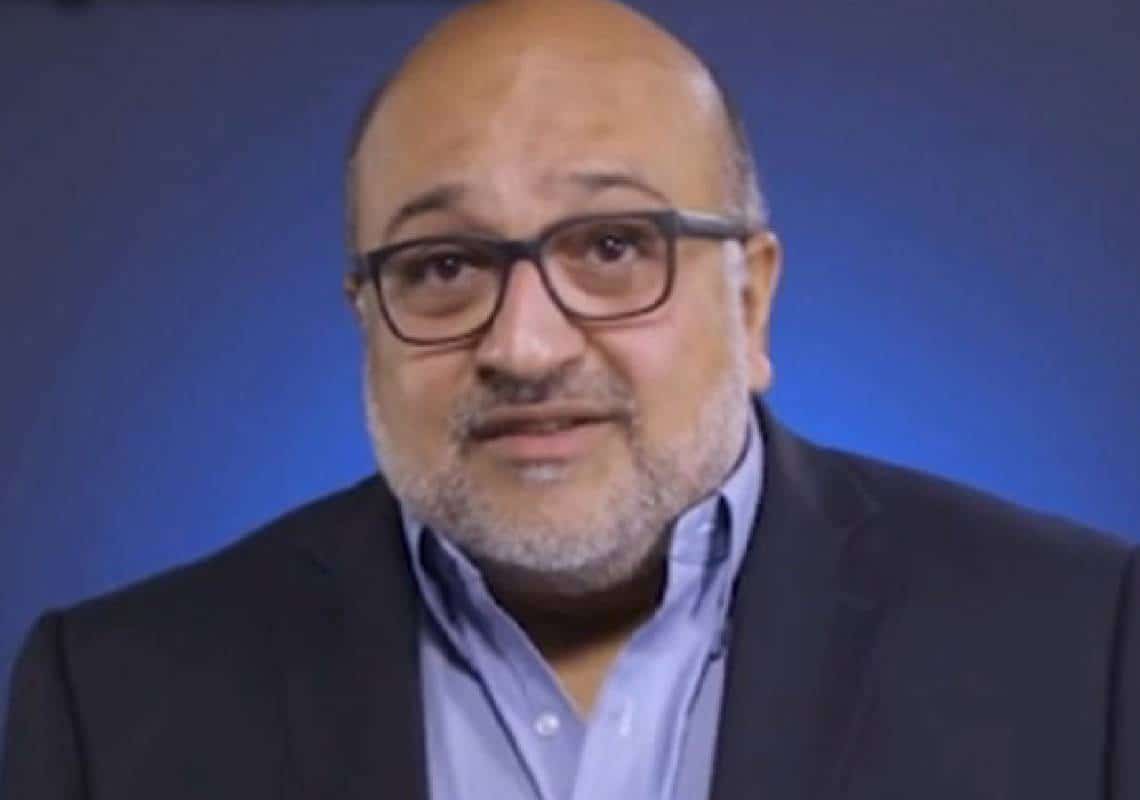 גנב בקבוקי חיסונים שעמדו בפני תפוגה בשביל בני משפחתו, אך גילה לעמיתו בבית החולים ולכן פוטר ועשוי להיכנס לכלא