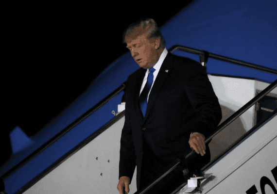 בדרך לפסגה: הנשיא טראמפ נחת בסינגפור, שעות לאחר הגעתו של קים ג'ונג און