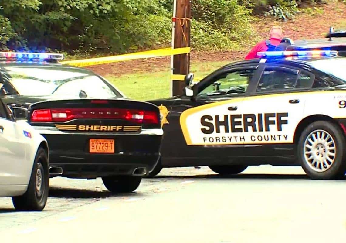 תקרית ירי בתיכון בצפון קרוליינה: תלמיד נורה, חיפושים נרחבים אחר החשוד שנמלט