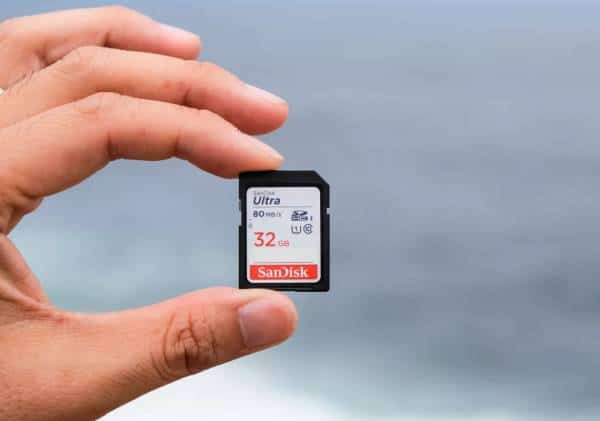 כרטיס זיכרון נזרק לרחוב, הקבצים שנמצאו עליו הובילו לאישום בגין רצח