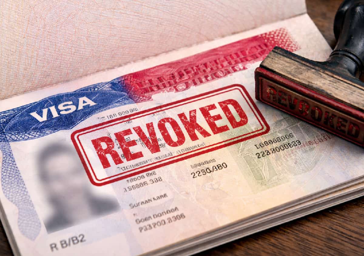 אכיפה בקנה מידה חסר תקדים: ממשל טראמפ ביטל מעל מאה אלף ויזות