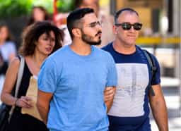נוכל הטינדר חוזר לדייטים: הפעם הוא מבטיח להגן על הנשים