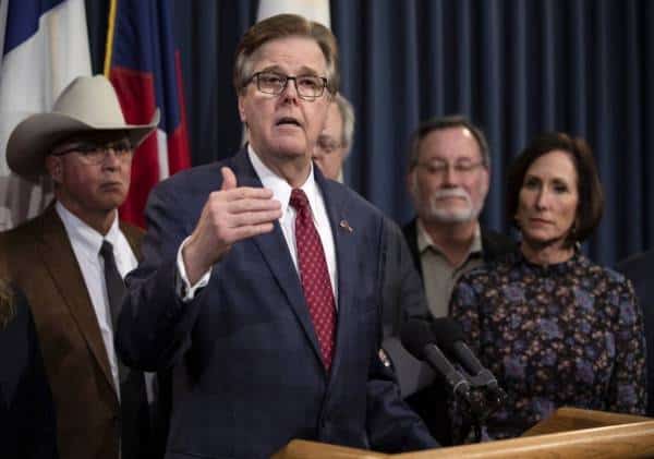 סגן מושל טקסס: "ישנם דברים יותר חשובים מלחיות"