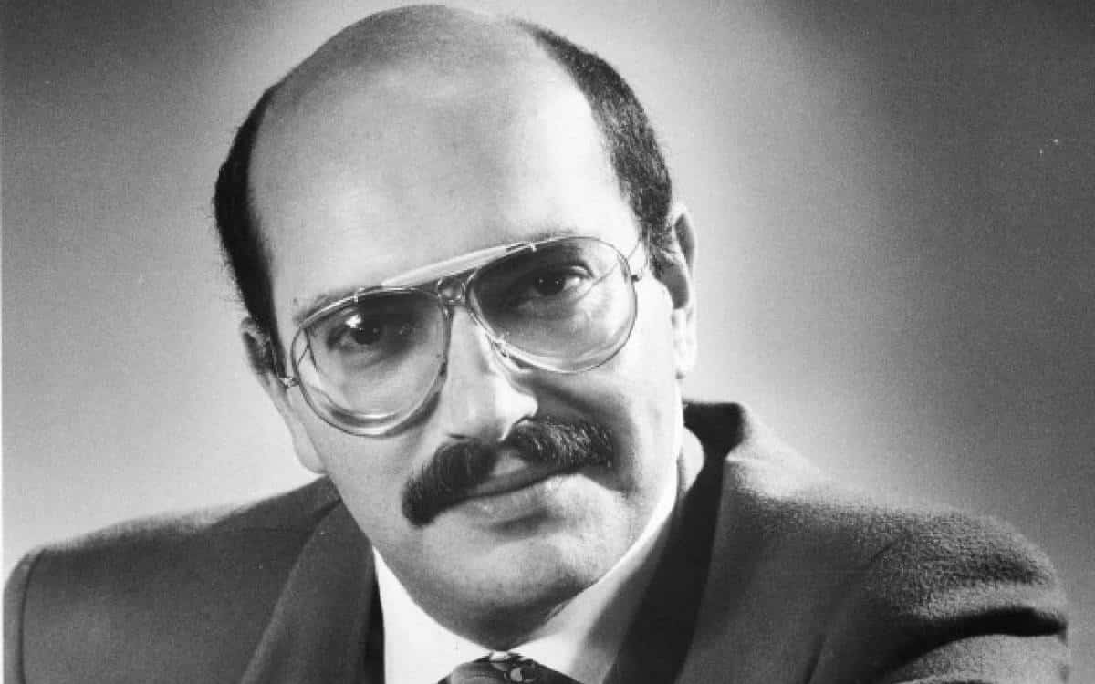 הוא היה הבלש הפרטי שחקר נשים עבור הארווי ויינשטיין וביל קלינטון, עתה הוא נשדד מחוץ לביתו ומחובר למכונת הנשמה