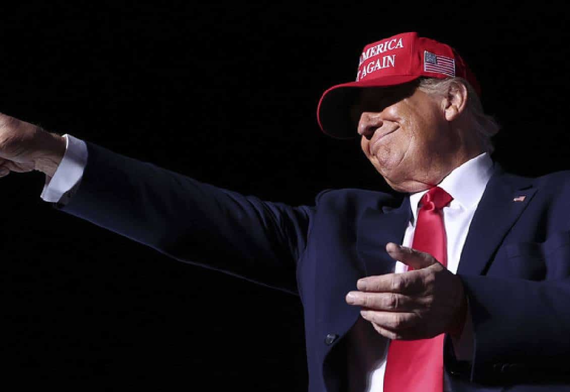 ‏טראמפ מתגרה בביידן, קורא ל-FBI לפשוט על הבית הלבן לאחר שמסמכים מסווגים של הנשיא המכהן נמצאו בתיקי מכון חשיבה