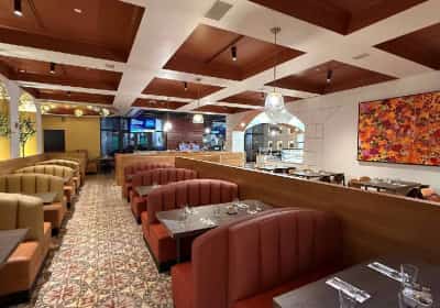 מוסד יהודי מיתולוגי במיאמי עושה קאמבק עם בייגלים, חביתות וקוקטיילים