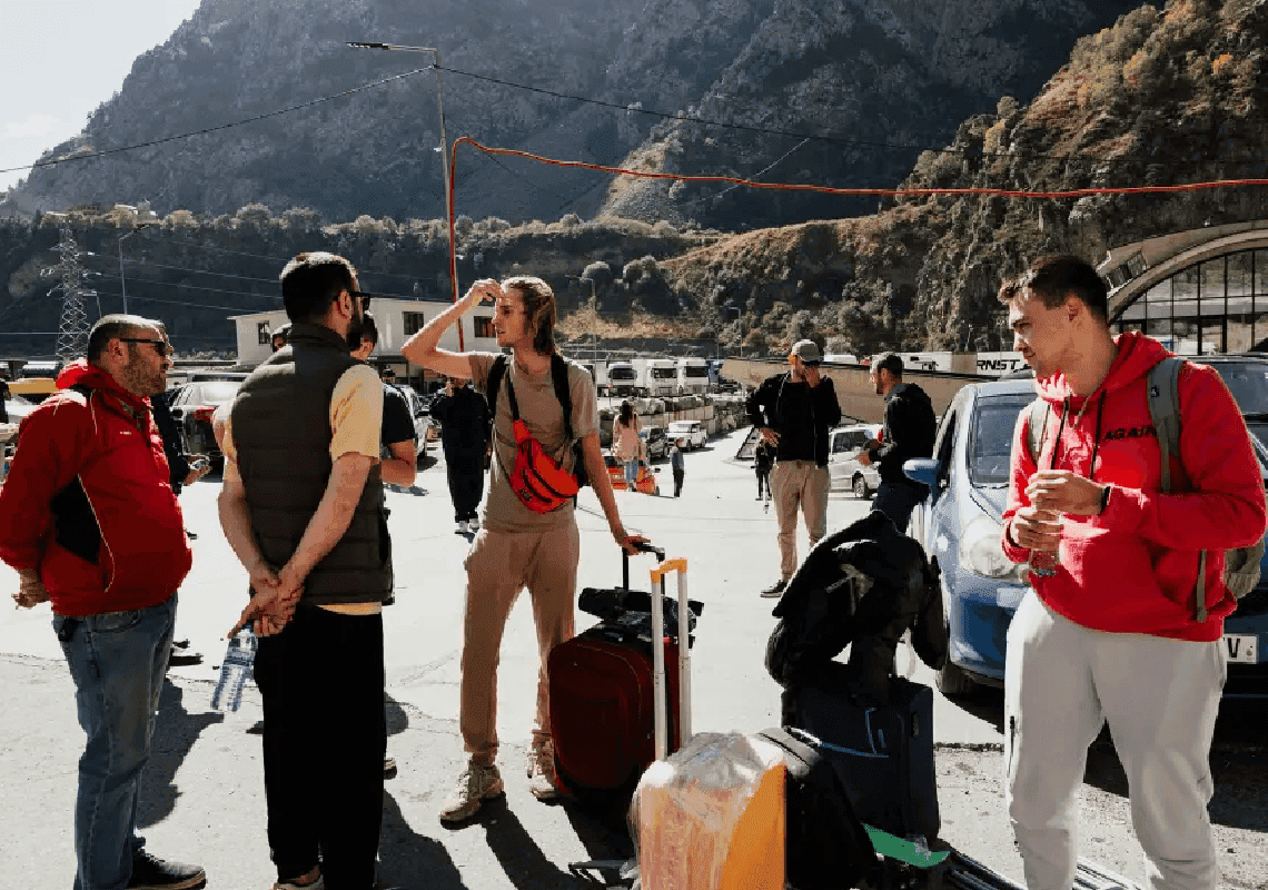 אלפי גברים רוסים ברחו למקסיקו ומחכים לסיום מדיניות הגבול האמריקאית 