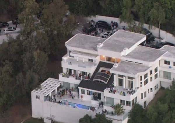 "פשע שדינו קנס ומאסר": לוס אנג'לס הכריזה מלחמה כנגד תופעת המסיבות ההמוניות בבתים