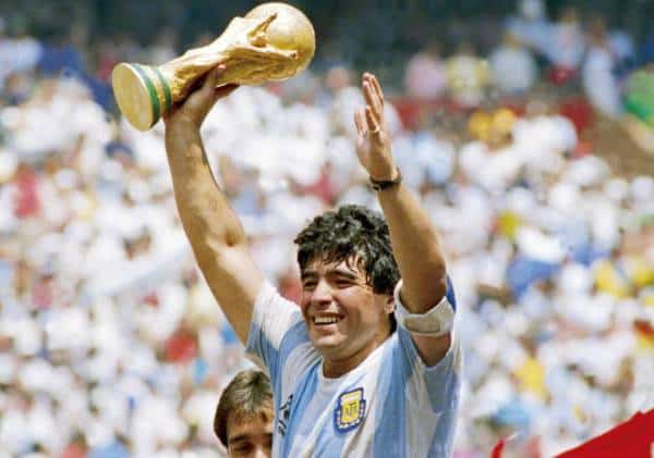 הלם בארגנטינה: דייגו מראדונה הלך לעולמו בגיל 60