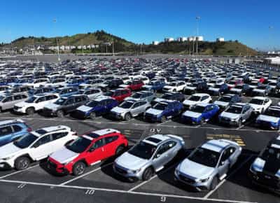 צמיחה מרשימה על הנייר, סימני אזהרה מתחת לפני השטח: הכלכלה האמריקאית זינקה — אך ההאטה כבר באופק