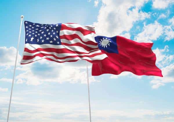 היסטוריה! טראמפ הסיר מגבלות על יחסים עם טייוואן - סין מאיימת, "מי שמשחק באש ישרוף עצמו, ארה"ב תשלם מחיר כבד"